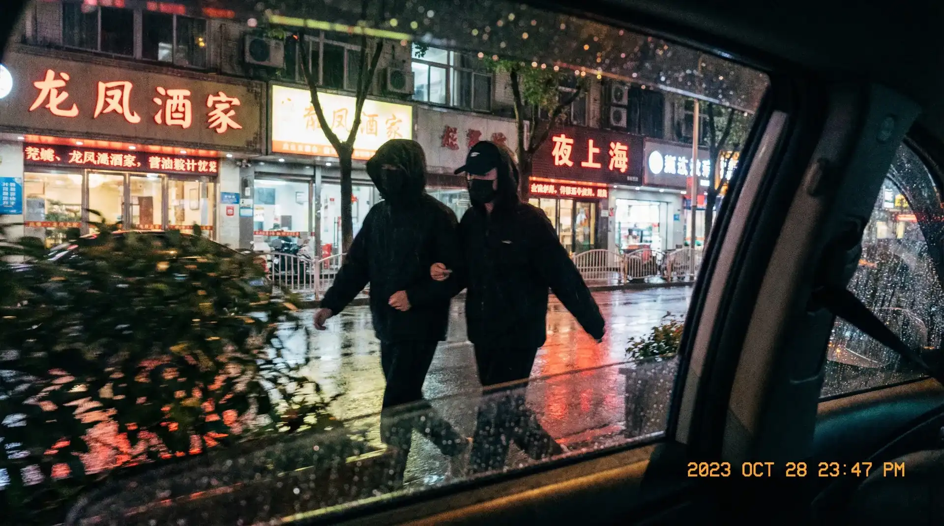 王者S30赛季几号开始 - 顶流明星深夜密会现场抓拍照片